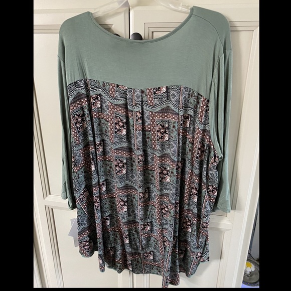 Plus size Boutique high low top- brand new - Picture 2 of 2